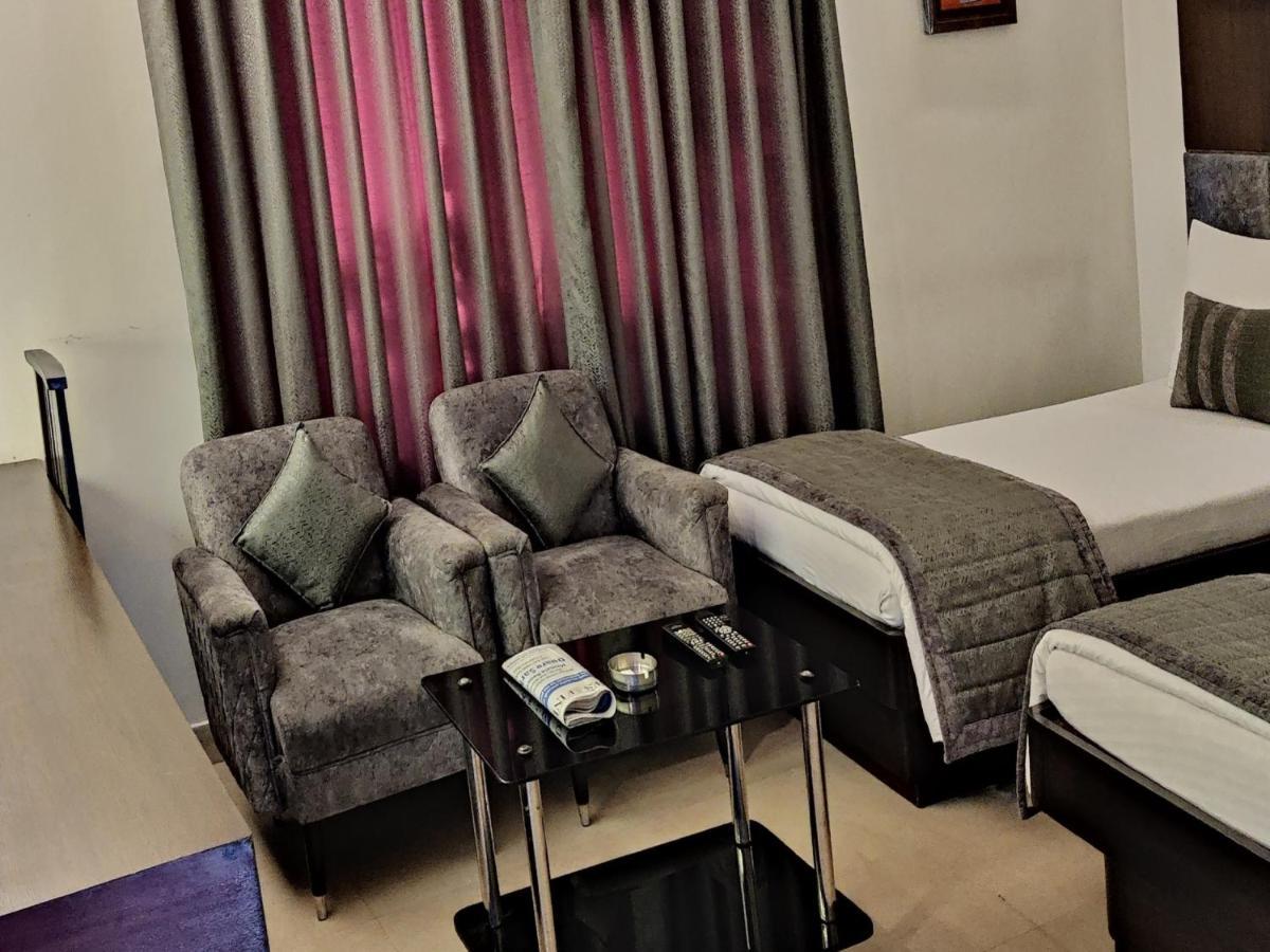 Hotel The Samilton Calcutta  Esterno foto
