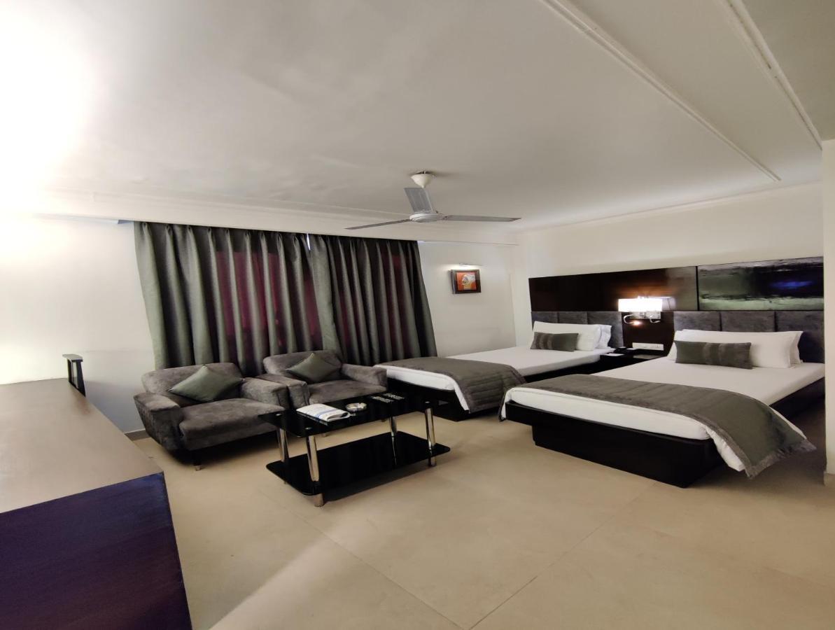 Hotel The Samilton Calcutta  Esterno foto