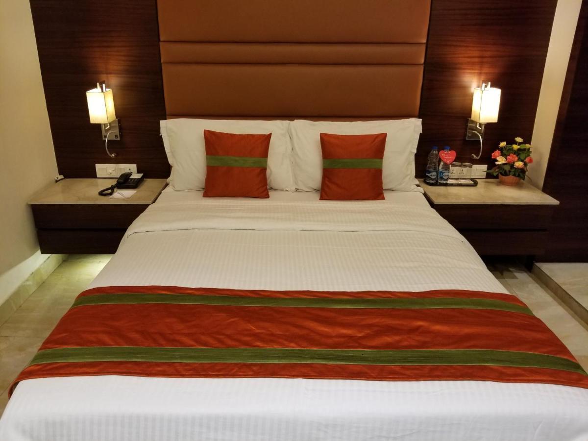 Hotel The Samilton Calcutta  Esterno foto