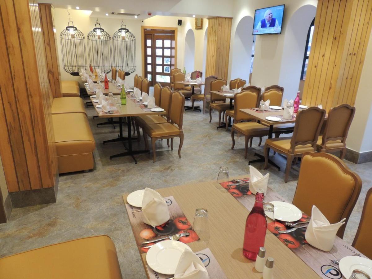 Hotel The Samilton Calcutta  Esterno foto